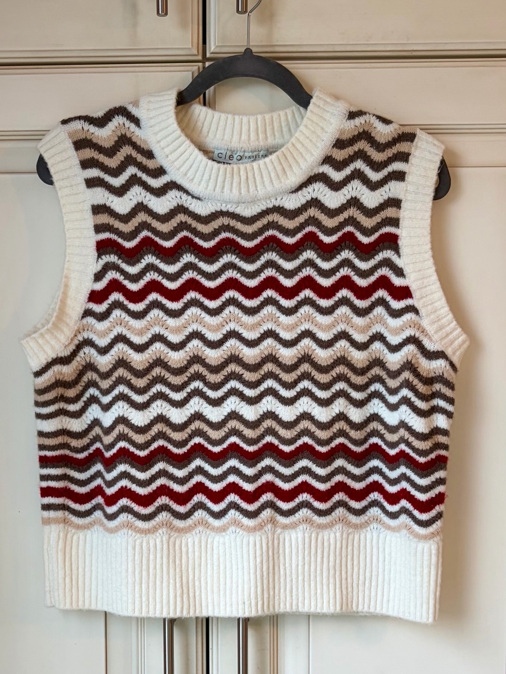 cleo Chevron Knit Sleeveless Vest. Medium Petite
